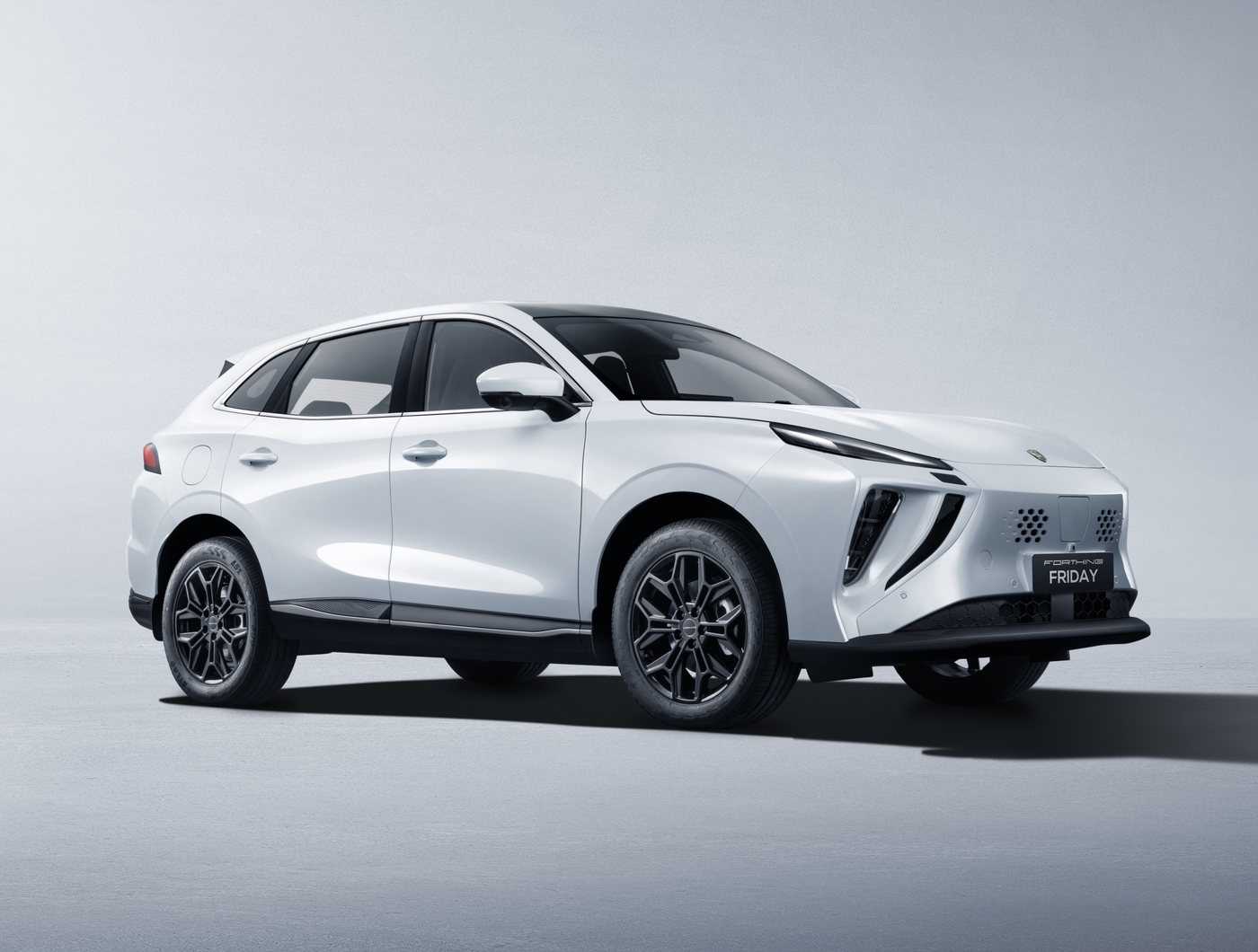 Dongfeng Friday in Liberty White, front three-quarter view