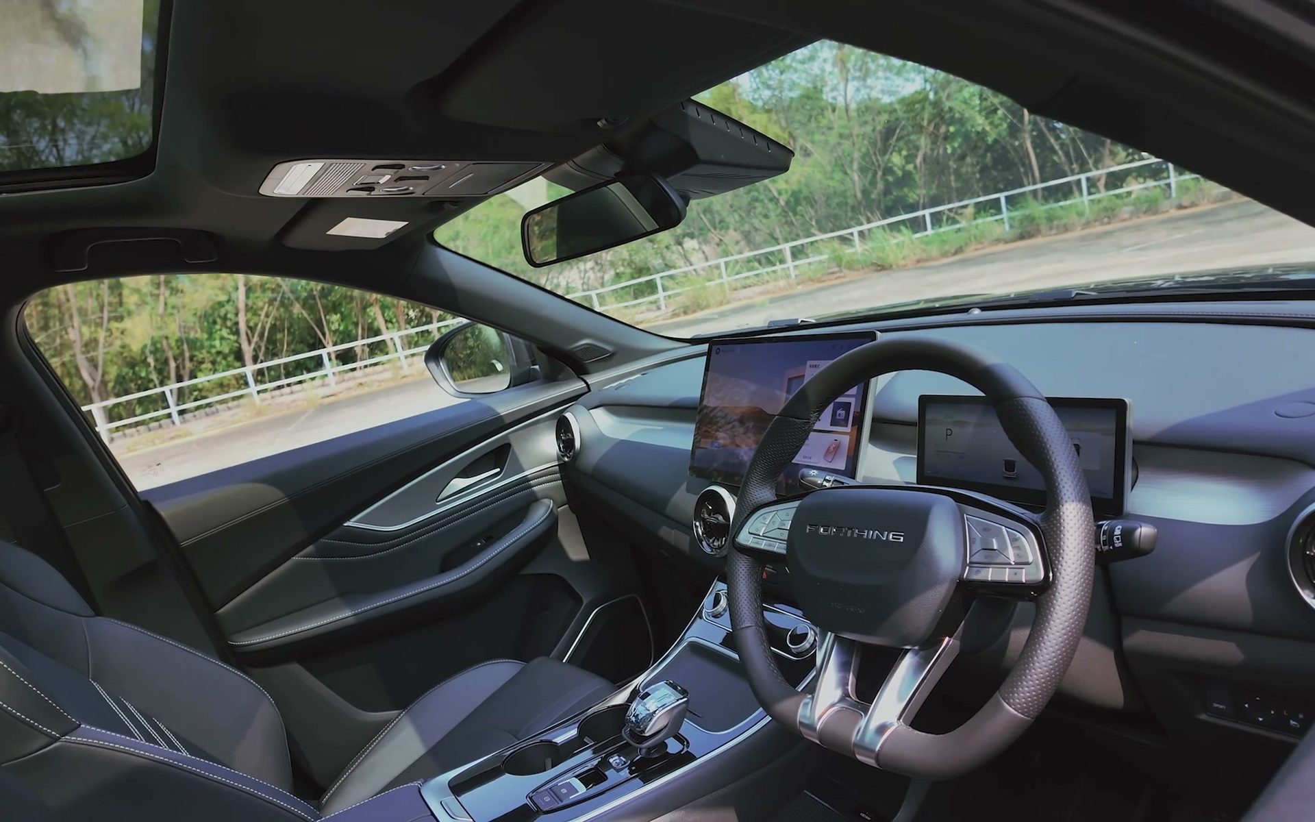 Dongfeng Friday right-hand-drive cockpit